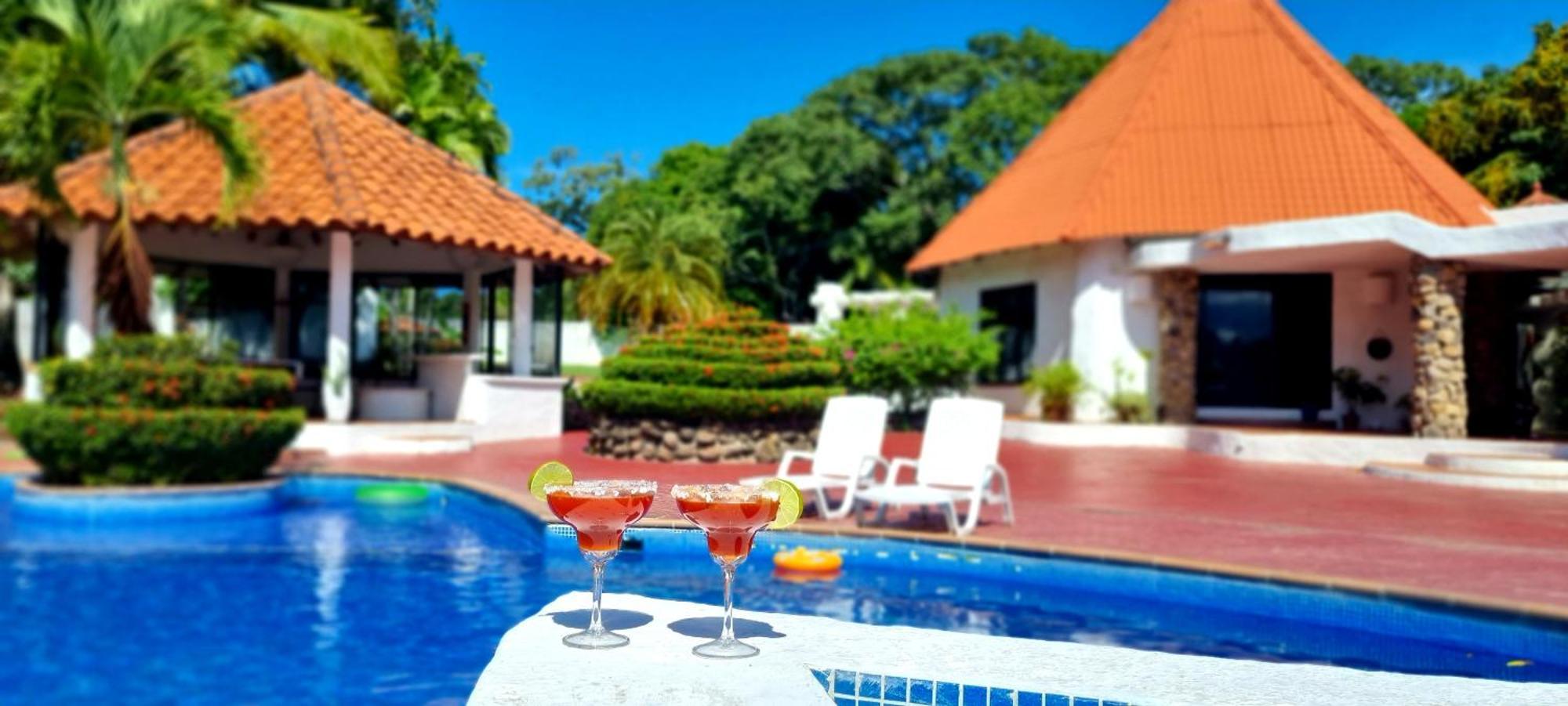 Mia Nueva Gorgona Hotel Exterior photo