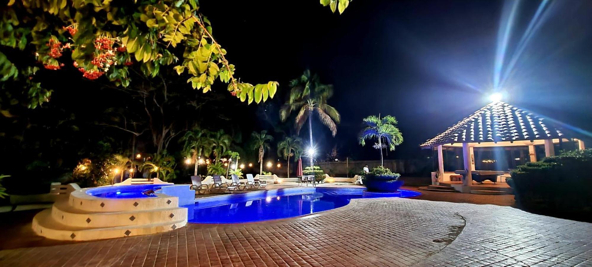 Mia Nueva Gorgona Hotel Exterior photo